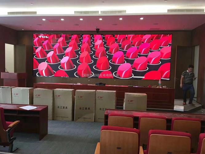 多功能廳舞臺背景LED顯示屏價格解析 室內屏一平米多少錢？